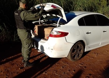 Abandonó un auto repleto de paquetes de cigarrillos