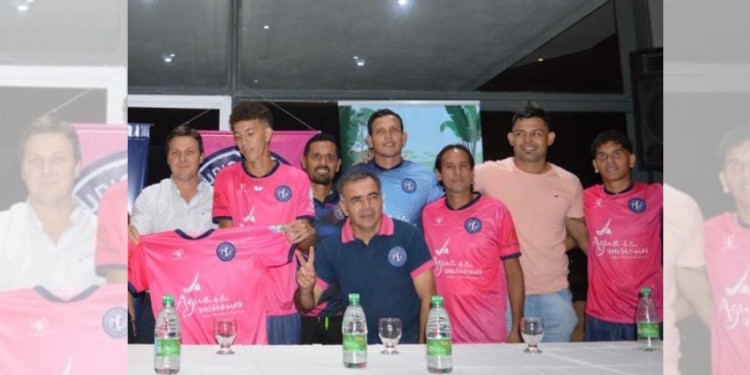 PRESENTACIÓN. Estudio Galeano dio a conocer el plantel para jugar el ascenso.