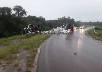 Dos camiones chocaron de frente en el puente Persiguero: hay dos heridos
