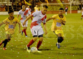 El clásico posadeño fue una fiesta solidaria
