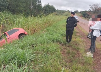 Conductor alcoholizado despistó con su auto y agredió a policías