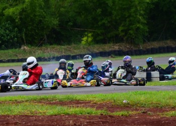 Los pilotos de karting y una apuesta solidaria para esta segunda fecha en Posadas