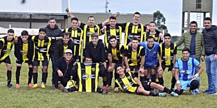 SIGUE ARRIBA. El Aurinegro volvió a festejar y mira a todos desde arriba. (Foto: Prensa LROF)