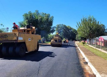 Obras de pavimento urbano en Puerto Libertad y Caá Yarí