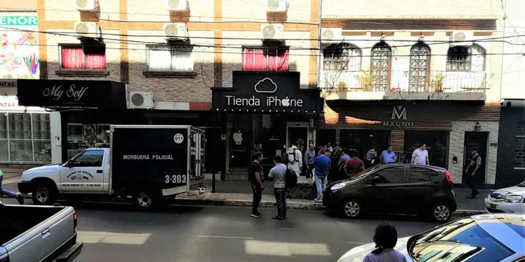 DOMINGO 23/02/2020. Conmoción frente al colegio Roque González, por el olor cadavérico hallaron el cuerpo del bonaerense.
