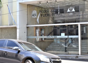 El hombre acusado de quemar a su pareja guardó silencio y seguirá detenido