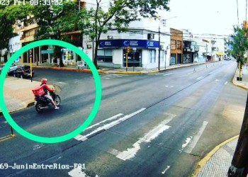 Motodelivery fue detenido en Posadas por robar una rueda