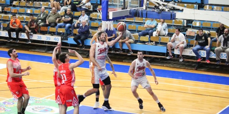CONTUNDENTE. En el estadio de Regatas, Tokio sacó pecho frente a Córdoba y se llevó un aplastante triunfo. (Foto Prensa Tokio).