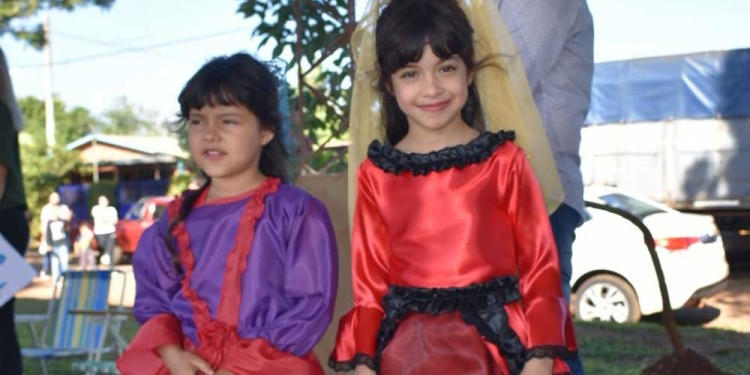 Después de 20 años se izó la bandera en el mástil de Villa Poujade