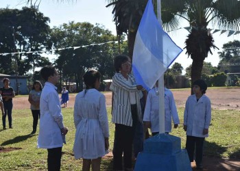 Después de 20 años se izó la bandera en el mástil de Villa Poujade