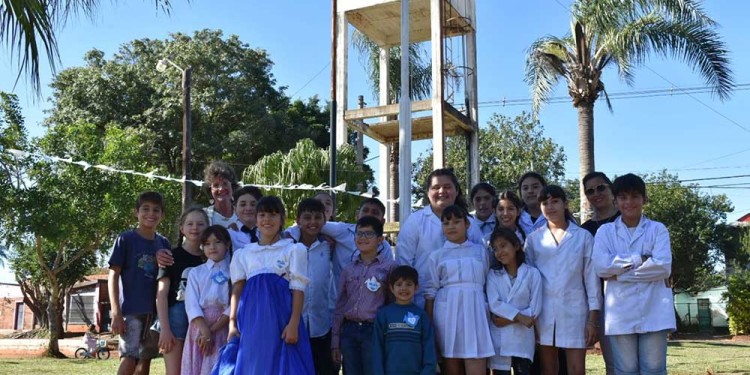Después de 20 años se izó la bandera en el mástil de Villa Poujade