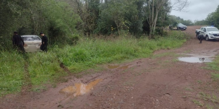 PERSECUCIÓN. Abandonó el Toyota e intentó huir por una zona de malezas.
