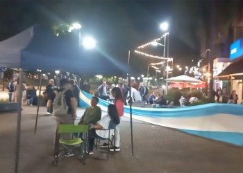 Docentes iniciaron un acampe en la esquina de Bolívar y Colón