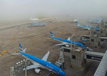 Fuertes lluvias y tormentas provocan demoras y cancelaciones en Aeroparque