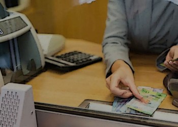 Bancarios cobrarán casi $400.000 de salario inicial desde julio