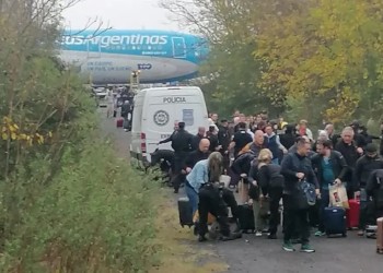Tensión en Ezeiza por una amenaza de bomba en un avión