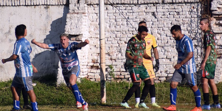 CANTALO, CANTALO. Lisandro Insaurralde marcó el primer tanto del Eléctrico, que se impuso a Brown en Villa Urquiza.