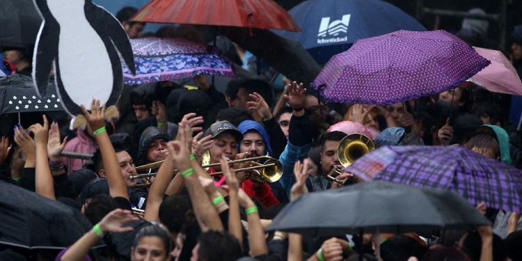 Acto de CFK cerró sin anuncios pero con duras críticas y una “mano” a Alberto