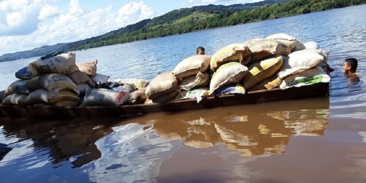 SALIDA "FÁCIL". Los chicos que no ven con buenos ojos trabajar y ganarse el dinero con el sudor de su frente, optan por el contrabando el cual es ilegal y por demás peligroso.