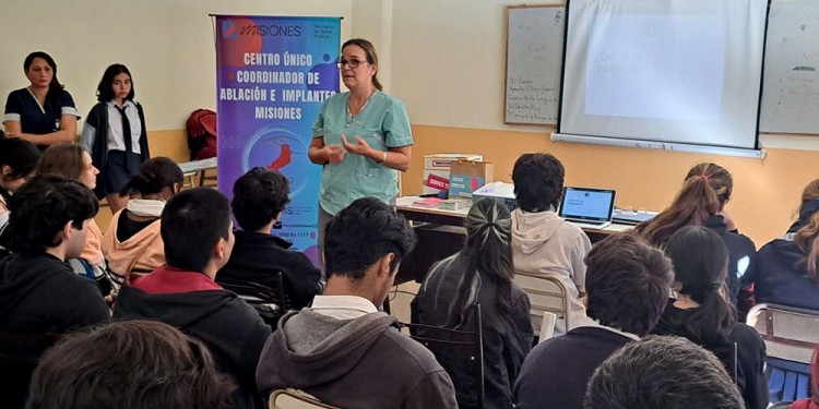 CHARLA. Los chicos del Martín de Moussy también contaron con el testimonio de una compañera suya que fue trasplantada.