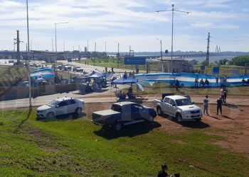 Docentes cortaron el acceso al puente Posadas-Encarnación