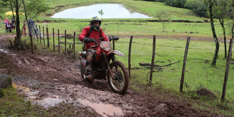 AL BARRO. Una de las postales que dejó la prueba del último fin de semana. (Foto: Prensa Desafío Misiones)