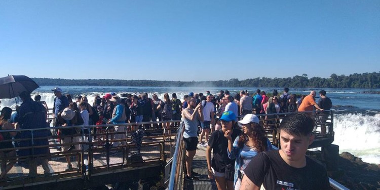 UN MOVIMIENTO IMPORTANTE. El tiempo inestable no frenó la llegada de los turistas a Misiones para disfrutar de sus atractivos naturales. De estos, Puerto Iguazú, El Soberbio y Posadas tuvieron una alta ocupación hotelera.