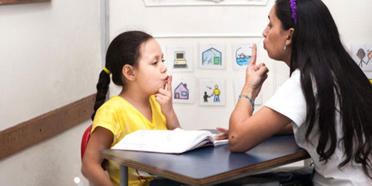MÚLTIPLES ÁMBITOS Los fonoaudiólogos intervienen en el ámbito de la comunicación, el lenguaje, el habla, la voz, el sistema auditivo y vestibular, la deglución y la motricidad orofacial.