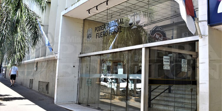 FALLO ACORDADO. En el edificio de juzgados y fiscalías penales de calle Santa Fe se firmó el juicio abreviado ayer.