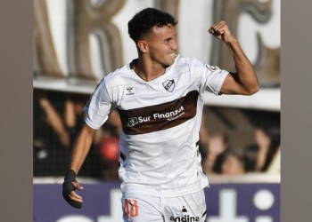 Hasta las lágrimas: el posadeño Gonzalo Valdivia hizo su primer gol en Primera