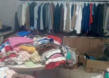 Venta solidaria de ropa para colaborar con el Hogar de Ancianos Santa Marta de Eldorado