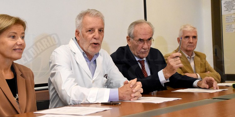 CONVENIO. (De izq. a der.) Miguel Dictar, Carlos Soratti y Luis Esquivel firmaron ayer el documento en Posadas.