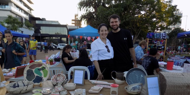 La emprendedora y artesana NOELIA ANOCIBAR. El Instagram es @noeceramicas