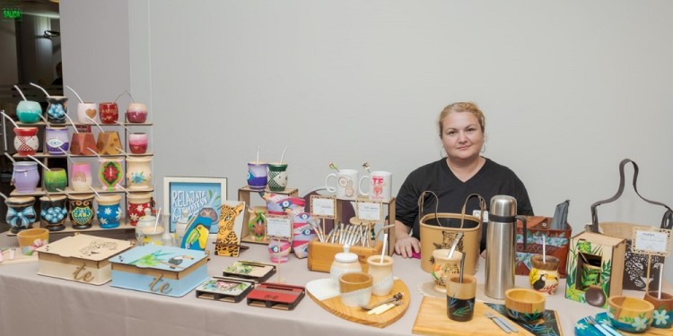 Diseñadora, artista y emprendedora Adriana Da Silva. En Instagram @xica.arteydiseño