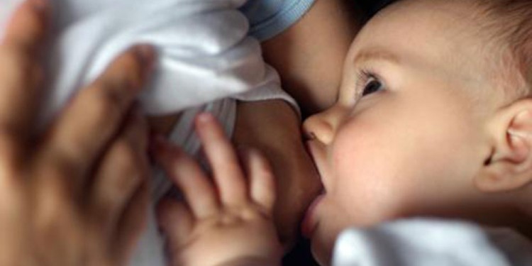 LACTANCIA. Recuerdan la importancia de fomentar esta práctica en niños menores a dos años.