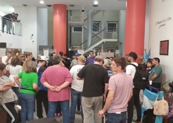 Docentes permanecen dentro de la Legislatura misionera y hay tensión