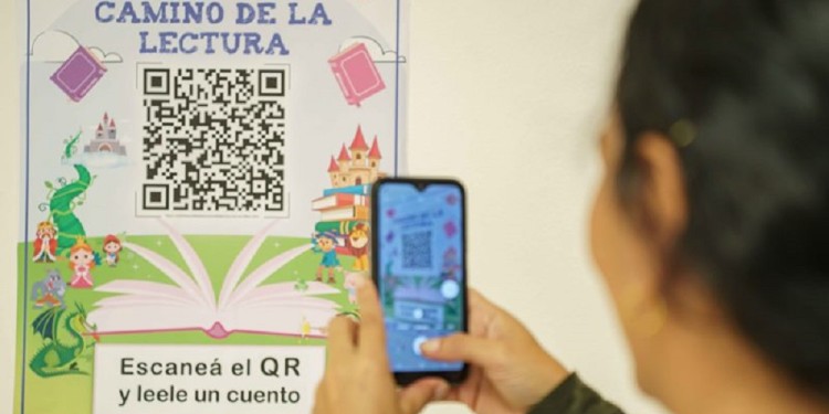 CAMINO DE LA LECTURA. El proyecto busca que los niños se dispersen por un momento mientras reciben sus tratamientos.