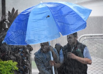 Galería: La intensa lluvia, protagonista de la jornada electoral en Misiones