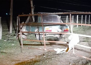 Robó un auto, lo chocó, quiso escapar caminando y terminó tras las rejas