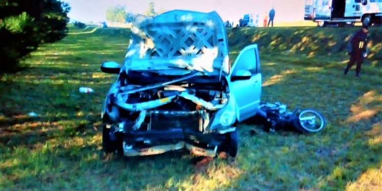 DOMINGO 3 DE JUNIO. Madrugada trágica a la altura del kilómetro 26 de la 105, el Chevrolet atropelló a los jóvenes que empujaban una motocicleta por la banquina.