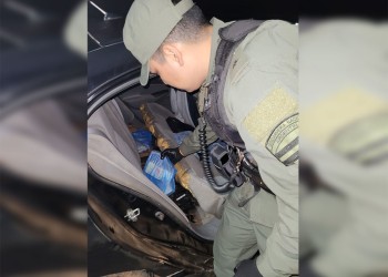 Llevaba más de 5 millones de pesos sin aval debajo del asiento del auto