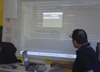 Estudiantes secundarios se formarán en programación básica