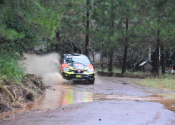 La lluvia no frenó la pasión de la gente en el Rally Integración