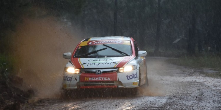 La lluvia no frenó la pasión de la gente en el Rally Integración