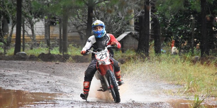 La lluvia no frenó la pasión de la gente en el Rally Integración