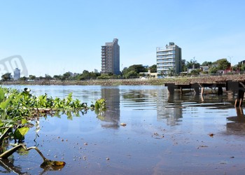Preocupación por residuos cloacales en la bahía El Brete