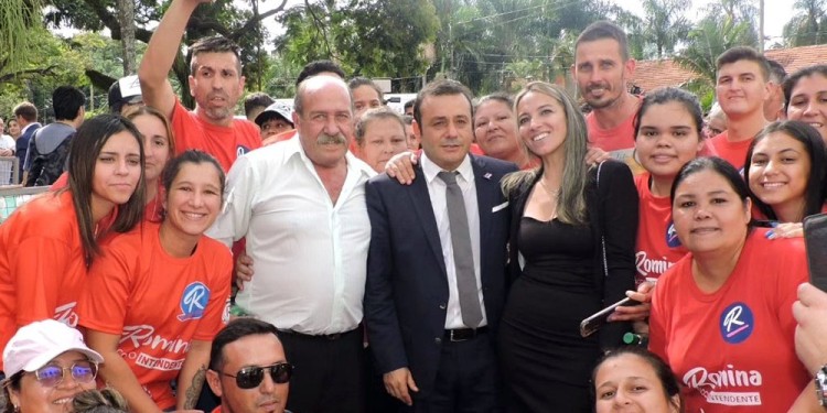 GANADORES. Faccio, su futuro vice Luis Sáenz junto a Herrera Aguad durante la movilización que acompañó el discurso del Gobernador el primero de mayo en la Cámara de Representantes de la provincia.