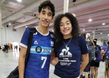 Santiago y Mara López, rumbo a Buenos Aires con los colores celeste y blanco