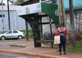 Turistas de larga distancia, las víctimas del paro y de la especulación de taxistas