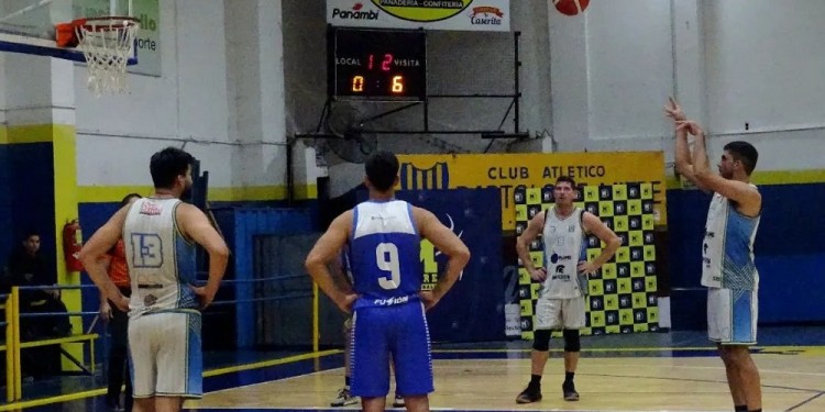 A RECUPERAR. El Auriazul perdió la punta, pero quiere volver esta noche.